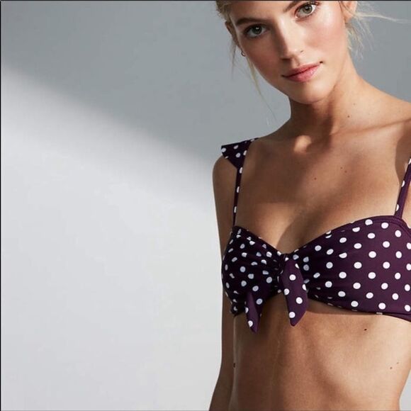 ✨HP✨Polka Dot Tie Front Ruffle Bikini Top✨ - Picture 1 of 6